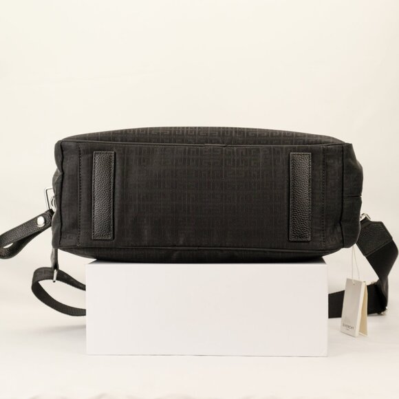 Givenchy 4G Logo Print Baby Travel Bag w/ Changing Pad, Black - Picture 5 of 13